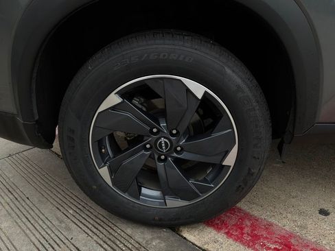 Used 2025 Nissan Rogue SV FWD image 9