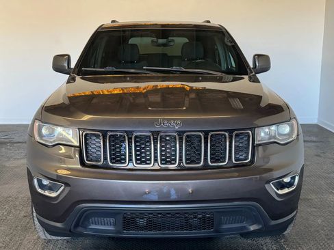 Used 2017 Jeep Grand Cherokee Laredo w/ Quick Order Package 23E AWD/4WD image 2