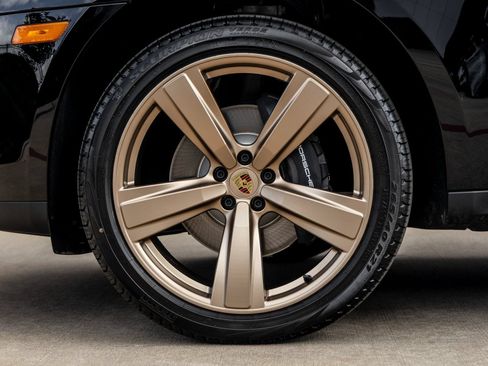 New 2026 Porsche Macan AWD/4WD image 13