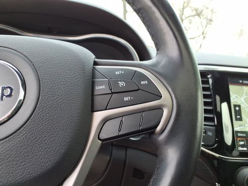 Used 2020 Jeep Grand Cherokee Altitude AWD/4WD image 22