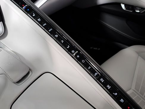 Used 2021 Chevrolet Corvette Stingray Premium Cpe w/ Z51 Performance Package image 33