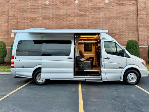 Used 2017 Mercedes-Benz Sprinter 3500 image 45