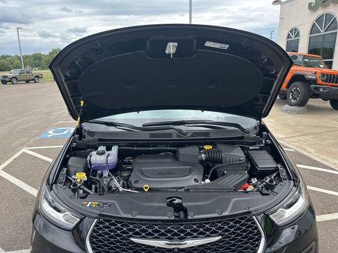 New 2026 Chrysler Pacifica Select FWD image 34