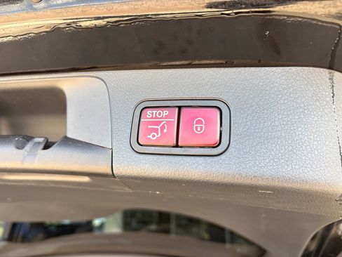 Used 2023 Mercedes-Benz GLB 250 4MATIC image 19