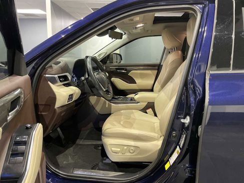 Used 2022 Toyota Highlander Platinum image 16