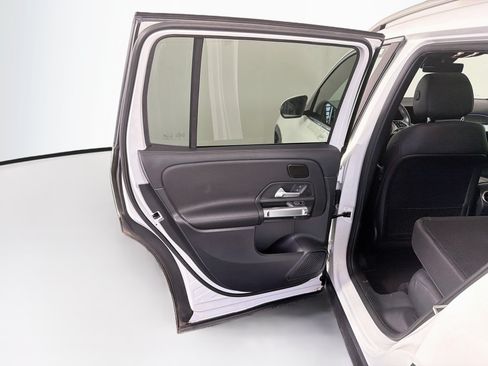 Used 2025 Mercedes-Benz GLB 250 image 28