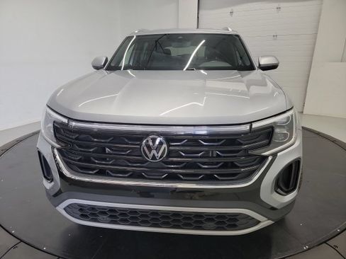 Used 2024 Volkswagen Atlas Cross Sport SE AWD/4WD image 2
