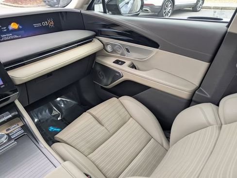 Certified 2024 Lincoln Nautilus Reserve w/ Equipment Group 203A image 16