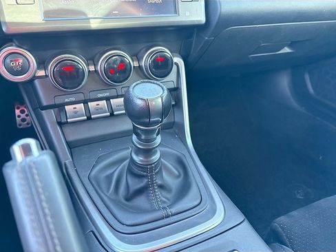 Used 2024 Toyota GR86 Premium image 16