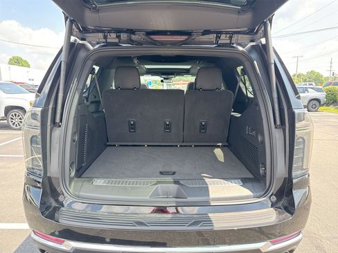 New 2025 Chevrolet Suburban Premier w/ Sun And Tow Package image 27