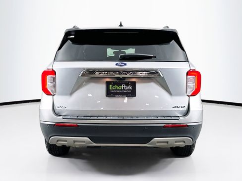 Used 2024 Ford Explorer XLT w/ Equipment Group 202A image 7
