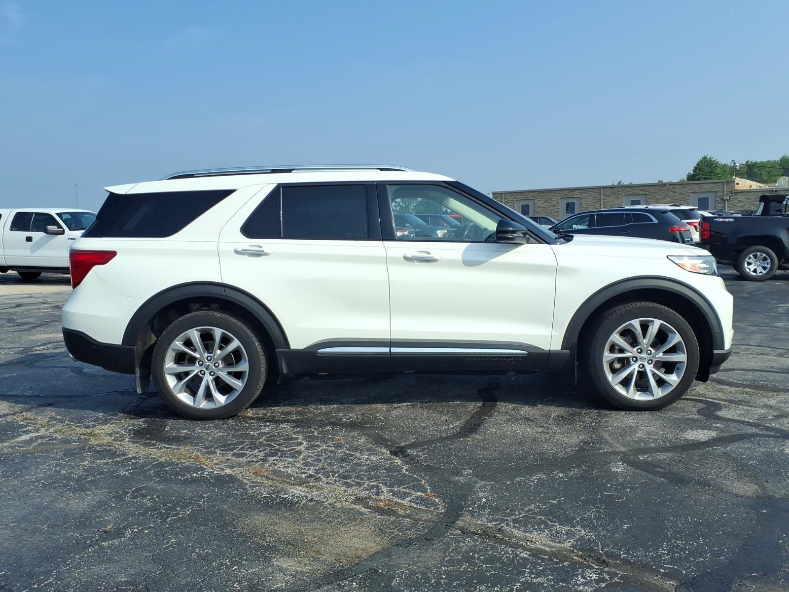 Used 2021 Ford Explorer Platinum w/ Equipment Group 601A AWD/4WD image 2