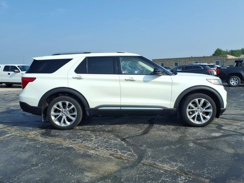 Used 2021 Ford Explorer Platinum w/ Equipment Group 601A AWD/4WD image 2