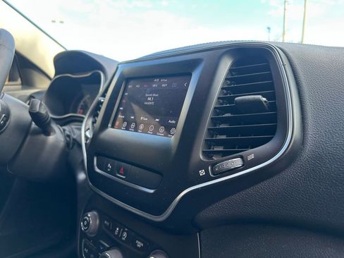 Used 2020 Jeep Cherokee Latitude Plus image 30