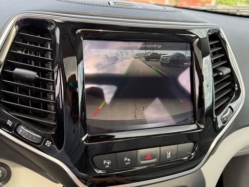 Used 2021 Jeep Cherokee Limited AWD/4WD image 19