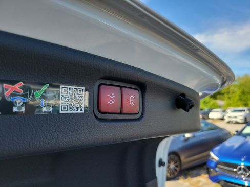 Certified 2025 Mercedes-Benz C 300 Sedan image 9