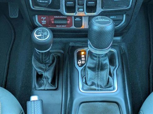 Used 2025 Jeep Gladiator Mojave AWD/4WD image 12