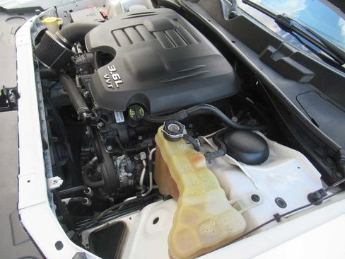 Used 2016 Dodge Challenger SXT Plus image 14