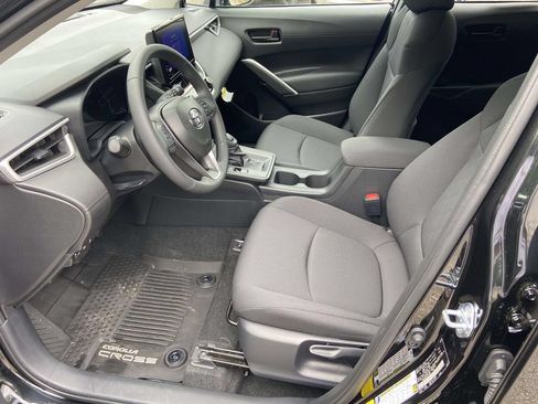 Used 2026 Toyota Corolla Cross LE FWD image 14