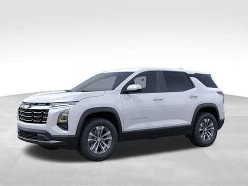 New 2026 Chevrolet Equinox LT FWD image 2