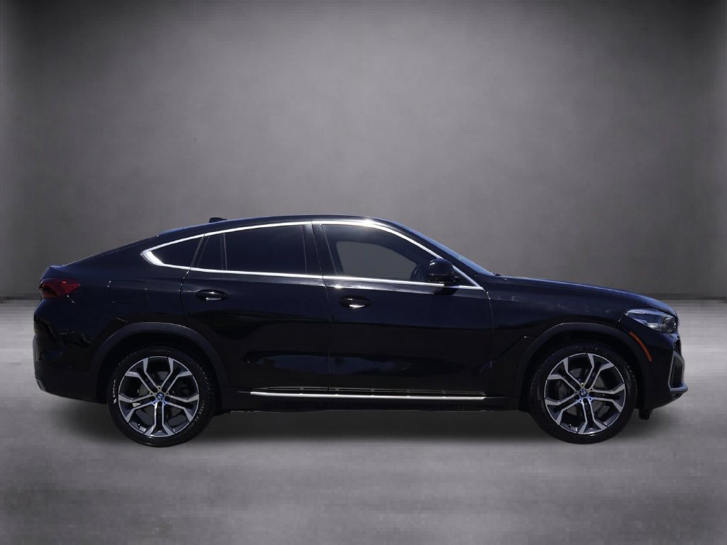 Used 2022 BMW X6 xDrive40i w/ Parking Assistance Package AWD/4WD image 3