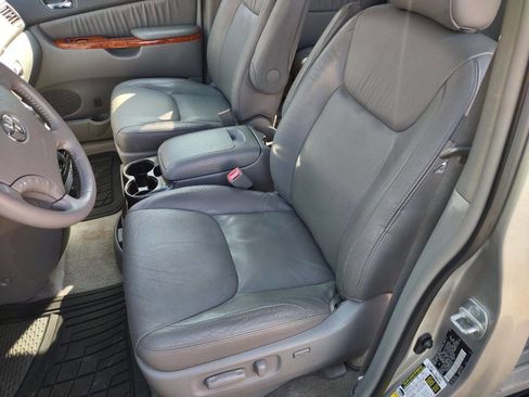Used 2008 Toyota Sienna XLE image 7