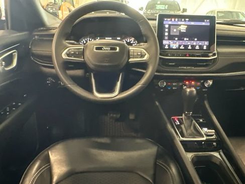 Used 2023 Jeep Compass Latitude w/ Sun and Sound Group AWD/4WD image 16