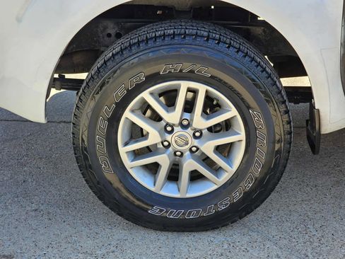 Used 2014 Nissan Frontier SV image 29