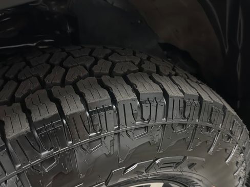 Used 2022 Toyota Tacoma TRD Off-Road w/ TRD Premium Off Road Package AWD/4WD image 32