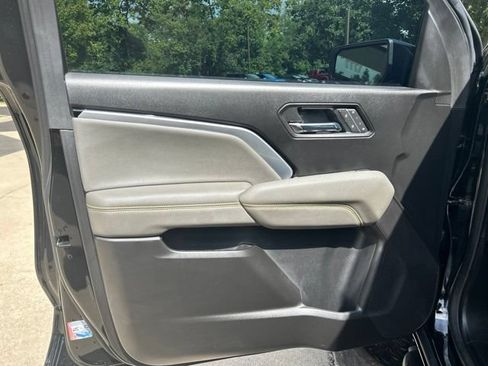 Used 2025 Chevrolet Colorado ZR2 w/ Technology Package AWD/4WD image 11