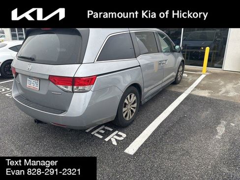 Used 2017 Honda Odyssey SE image 3