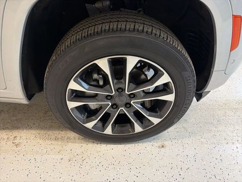 Used 2022 Jeep Grand Cherokee Overland AWD/4WD image 11