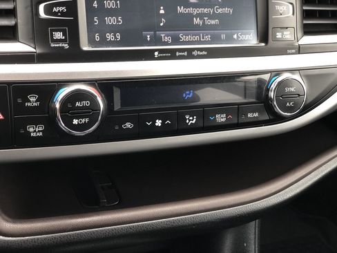 Used 2019 Toyota Highlander Limited image 24