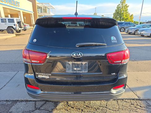Used 2019 Kia Sorento LX image 4