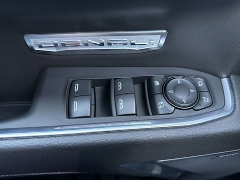 Used 2022 GMC Sierra 1500 Denali w/ Technology Package AWD/4WD image 15