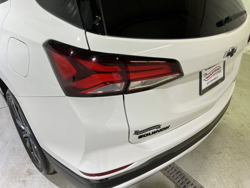 Used 2022 Chevrolet Equinox RS w/ RS Leather Package image 9