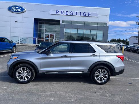 Used 2024 Ford Explorer XLT w/ Equipment Group 202A AWD/4WD image 2
