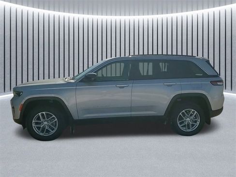 New 2025 Jeep Grand Cherokee Laredo X w/ Luxury Tech Group I image 14