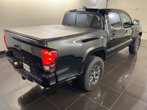 Used 2020 Toyota Tacoma SR5 w/ Technology Package image 6
