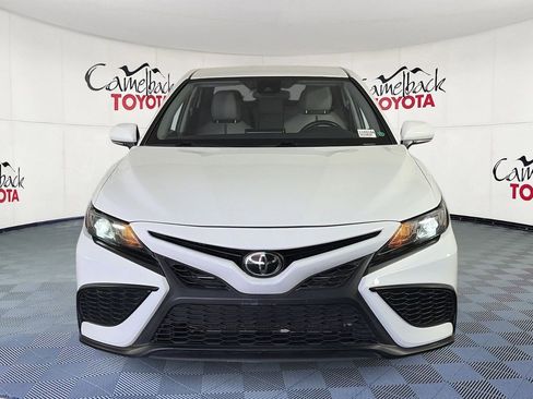 Used 2022 Toyota Camry SE FWD image 2