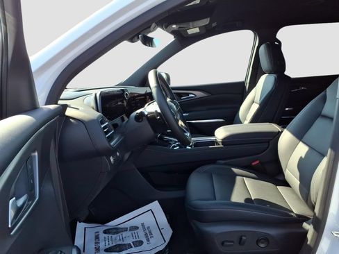 Used 2026 Chevrolet Traverse LT w/ Driver Confidence Package FWD image 19
