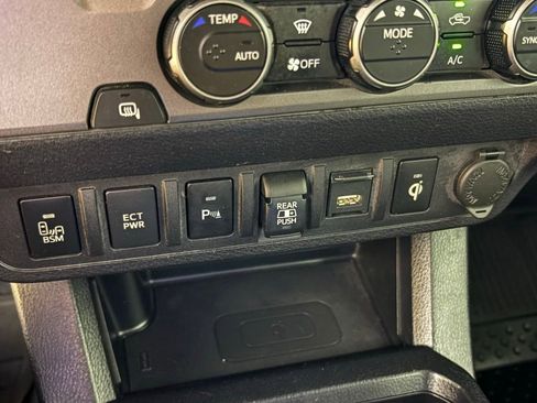 Used 2021 Toyota Tacoma TRD Off-Road w/ Technology Package image 27