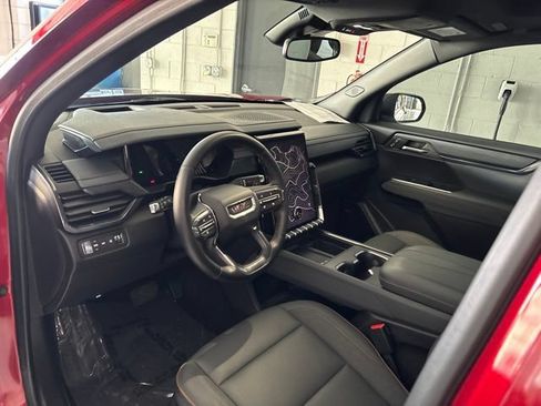 Used 2025 GMC Acadia AT4 w/ Luxury Package AWD/4WD image 11