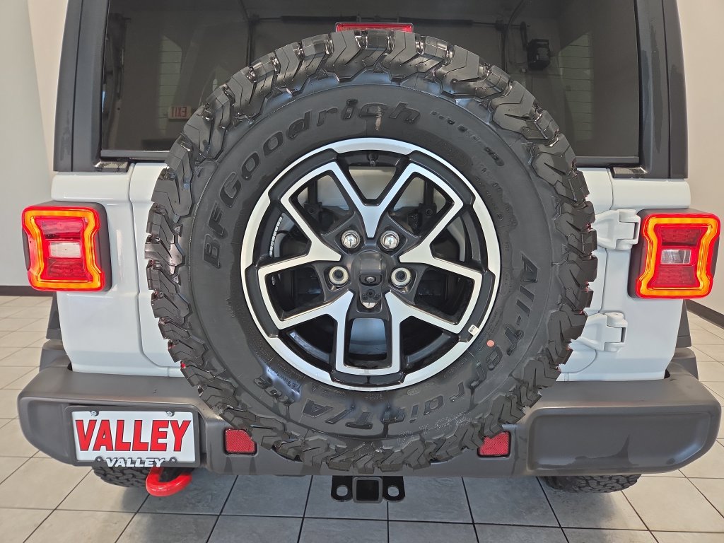 Used 2026 Jeep Wrangler Unlimited Rubicon AWD/4WD image 16