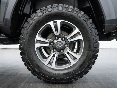Used 2019 Toyota Tacoma TRD Sport w/ Technology Package RWD image 46