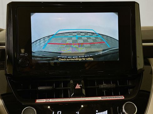 Used 2025 Toyota Corolla LE FWD image 24
