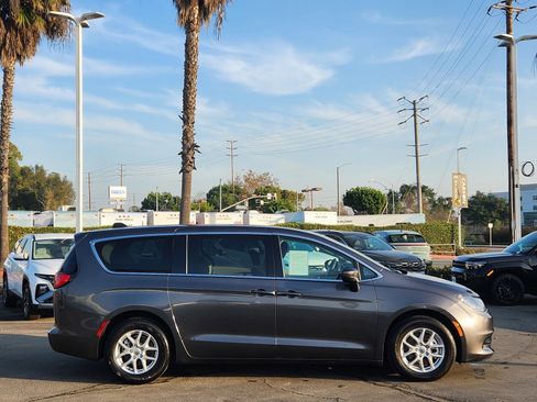 Used 2023 Chrysler Voyager LX image 32