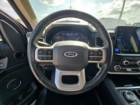 Used 2022 Ford Expedition XLT image 16