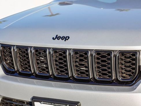 New 2025 Jeep Grand Cherokee Altitude image 6