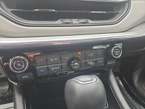 Used 2023 Jeep Compass Limited w/ Sun and Sound Group AWD/4WD image 61